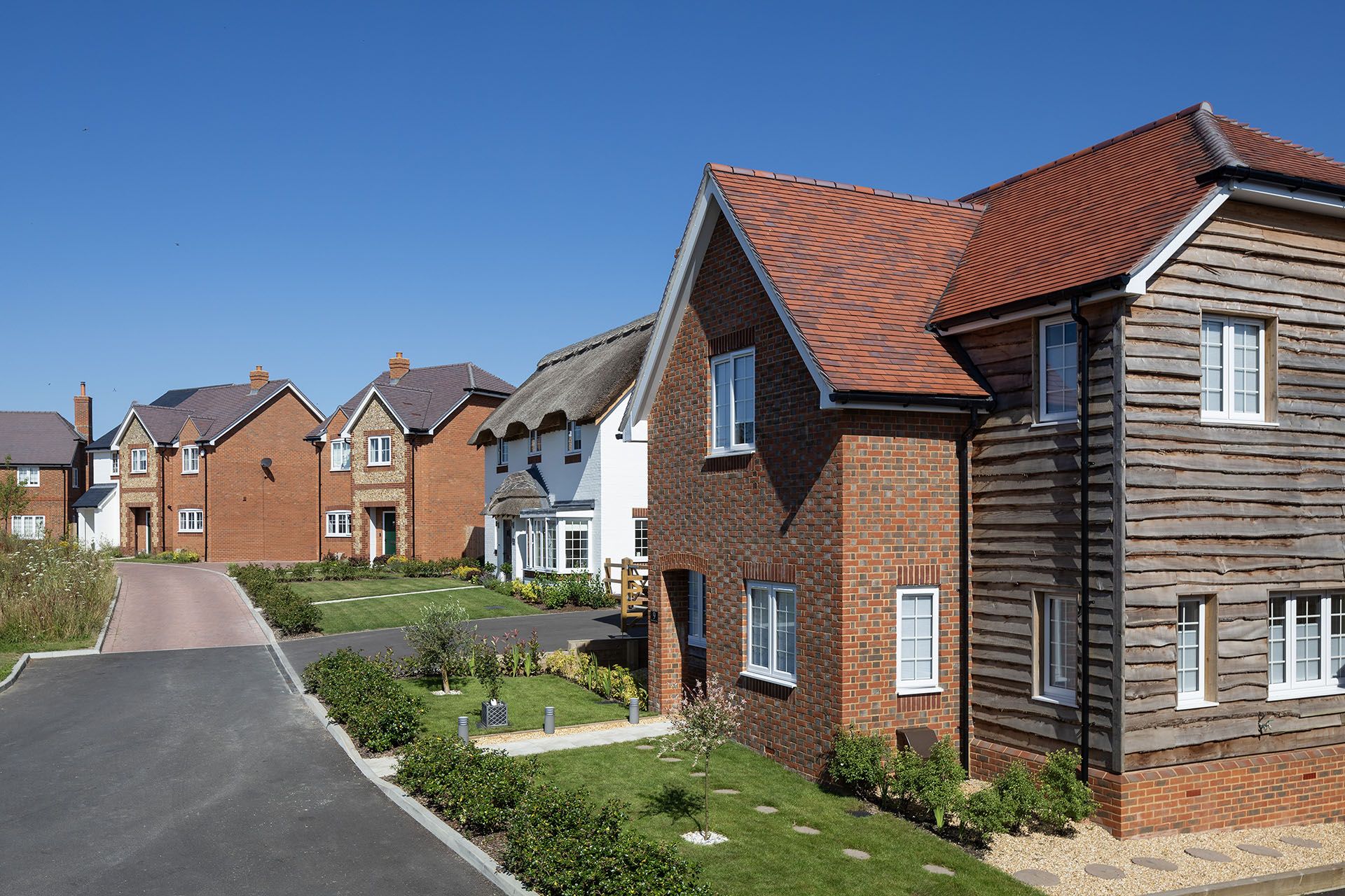 red blue blend and dark heather clay roof tiles at St Marys Hill in Hampshire